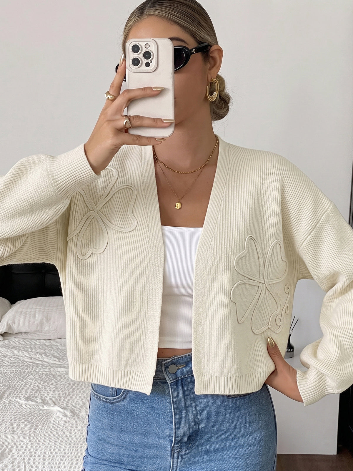 Gilet Court Femme Beige en Maille | Détails Floraux – Zelcara
