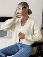 Gilet Court Femme Beige en Maille | Détails Floraux – Zelcara